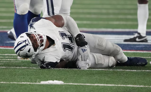 Pemain Cowboys Micah Parsons dan DeMarcus Lawrence menuju MRI