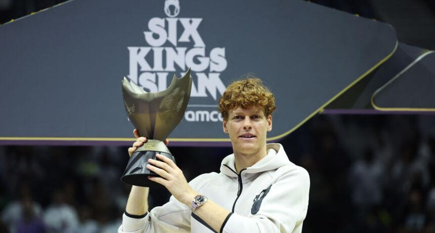“Saya tidak bermain demi uang.” Sinner berbicara tentang rekor bonus untuk memenangkan Six Kings Slam