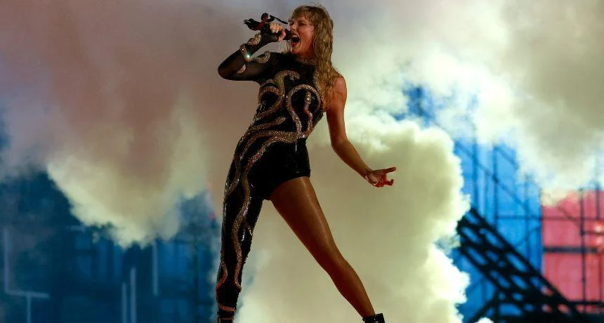 Tom Brady, Sirena Williams, dan Jason Kelce yang sedang tertidur. Siapa saja bintang yang menghadiri konser Taylor Swift?