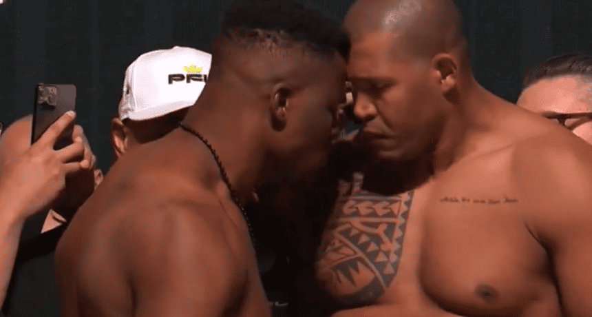 Ngannou dan Ferreira berkelahi saat saling menatap
