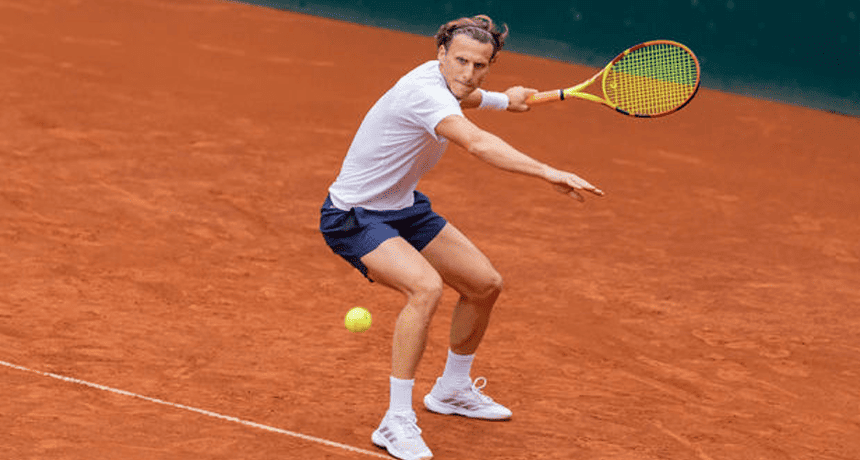 Usia bukan halangan. Diego Forlan akan memulai debut tenis profesional di usia 45