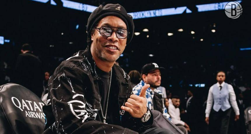 Legenda Ronaldinho akan segera menjadi kakek setelah pacar putranya mengumumkan kehamilannya