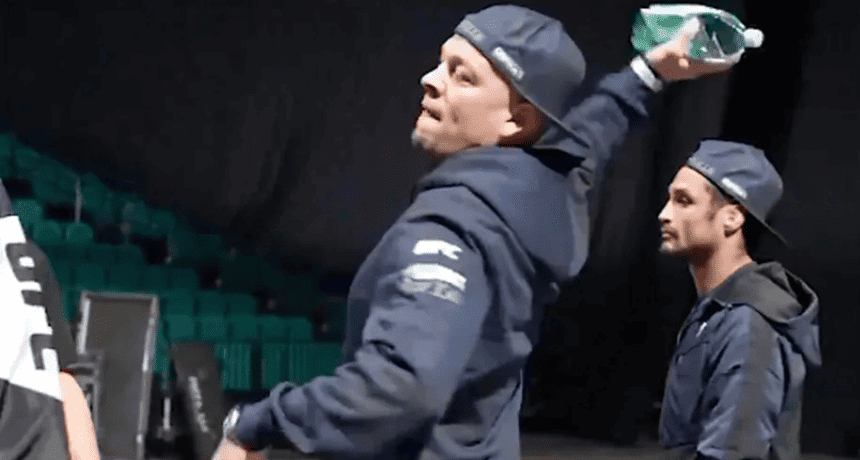 Nate Diaz melempar botol ke Islam Makhachev saat terjadi pertengkaran verbal