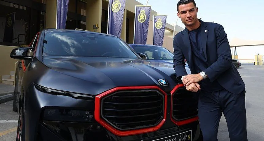 Bergaya! Cristiano Ronaldo menghadiahkan BMW sponsor senilai £164.000